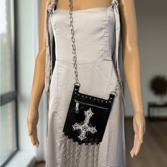 Black Crossbody Bag with Chain Detail - Picture 6 of 6